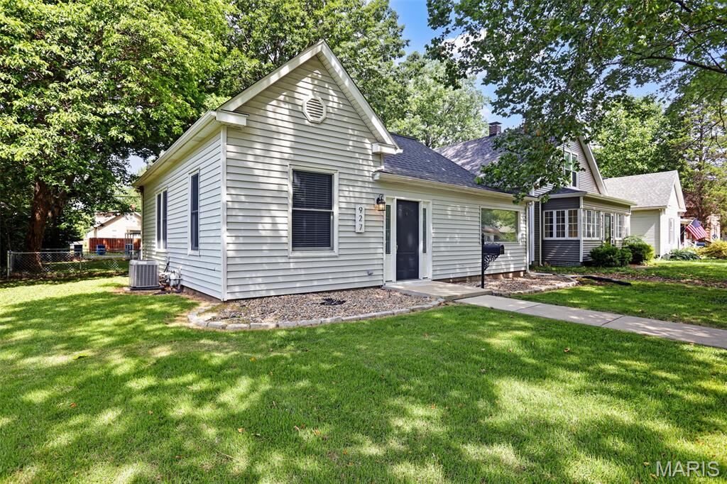 Property Photo: 927 Troy Road IL 62025