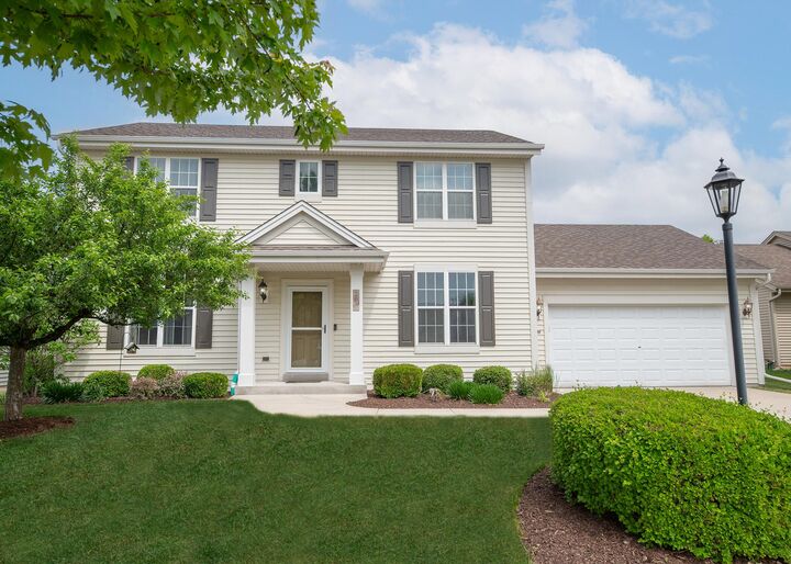 Property Photo:  280 Foxglove St  WI 53074 