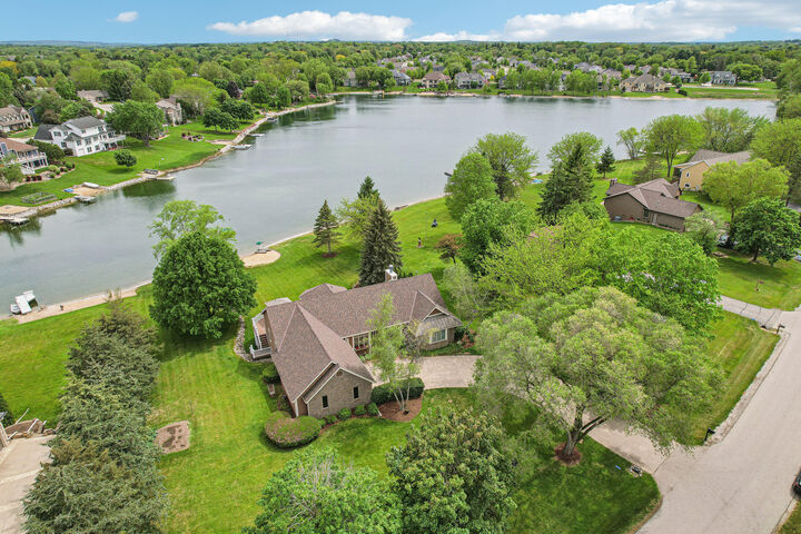 Property Photo: N61w37631 Parkview Dr WI 53066