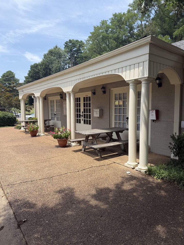 Property Photo: 5718 Quince Rd 13 TN 38119