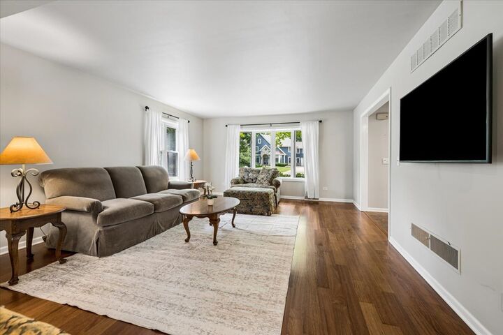 Property Photo: 1040 N Charles Street IL 60563