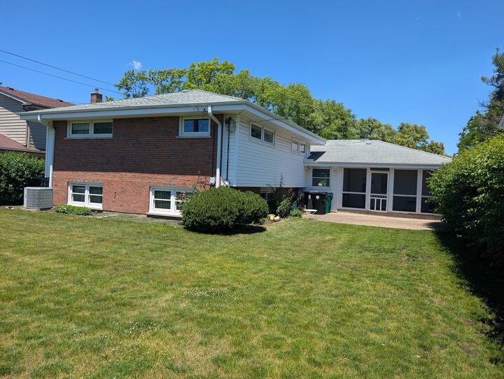 Property Photo:  
