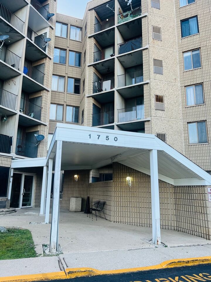 Property Photo: 1750 N Marywood Avenue 402 IL 60505
