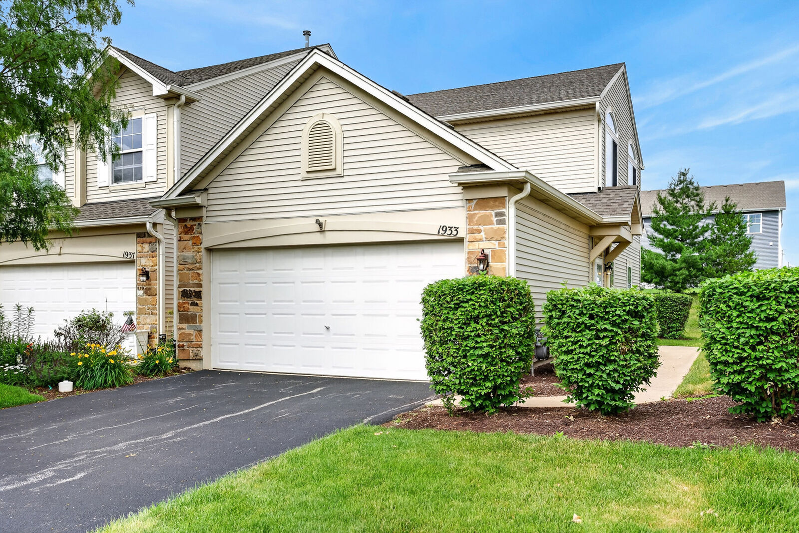 Property Photo:  1933 Misty Ridge Lane 0  IL 60503 