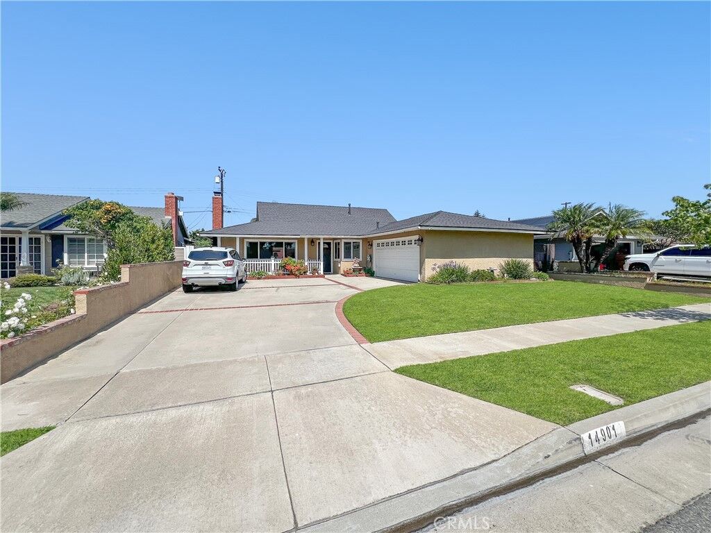 Property Photo: 14901 Quill Circle CA 92647