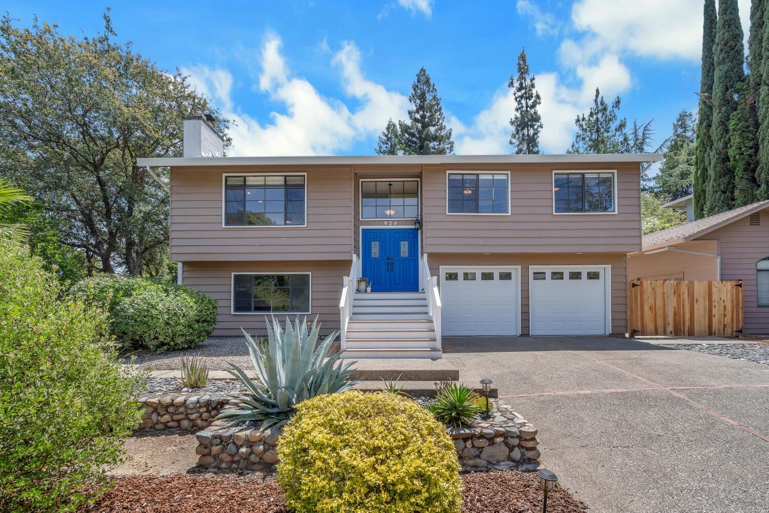 Property Photo: 924 Yosemite Lane CA 95762