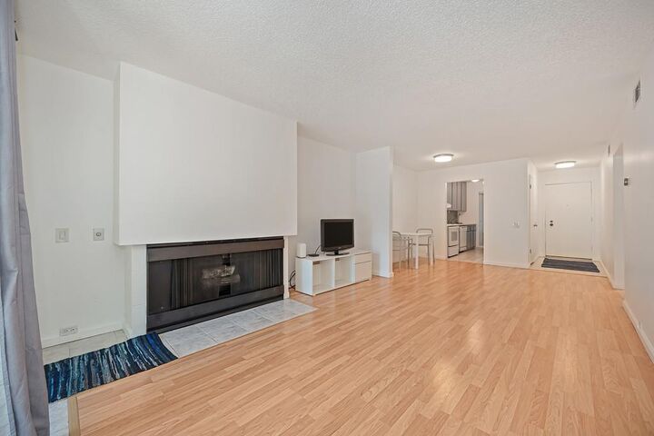 Property Photo: 724 Woodside Lane East 6 CA 95825