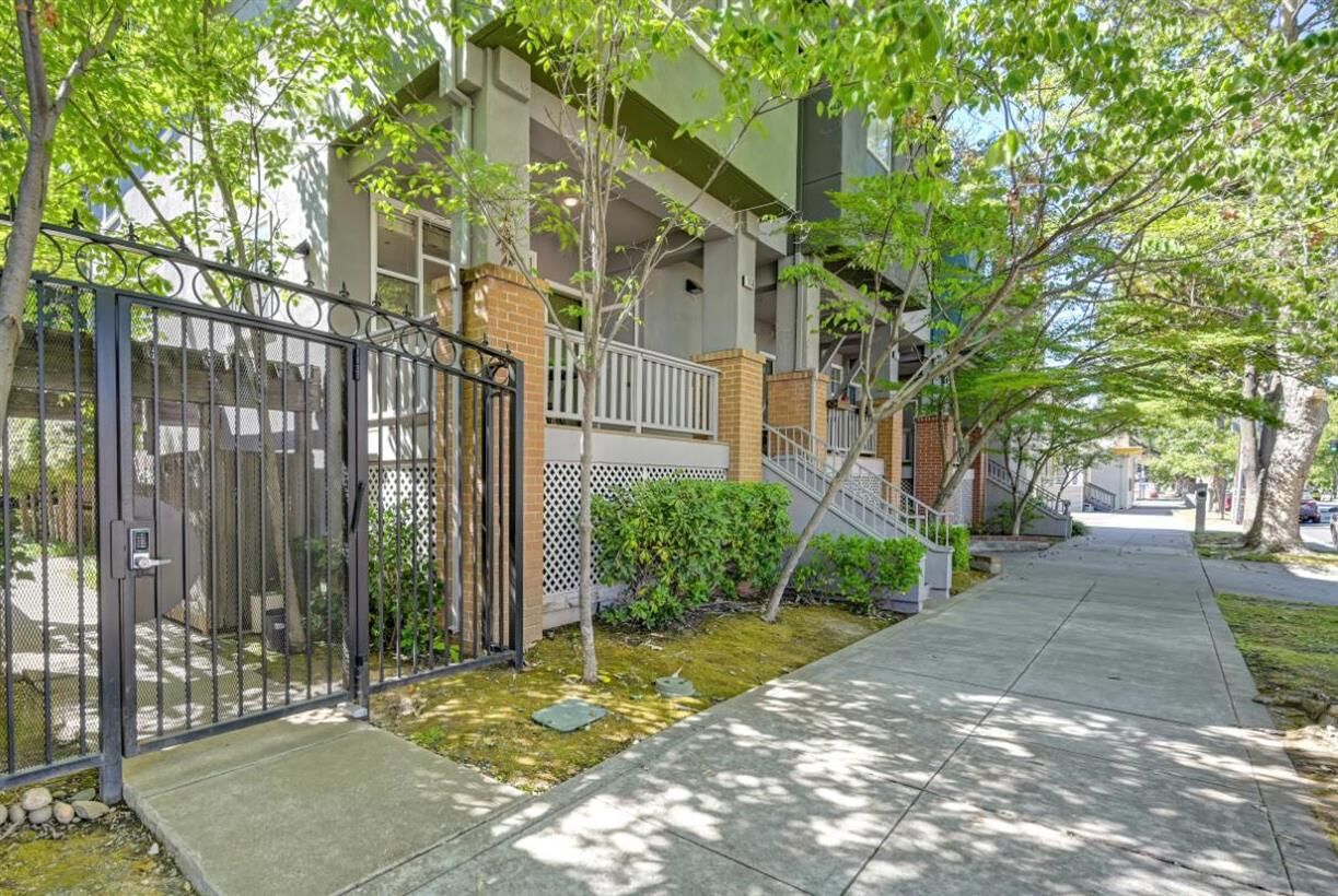 Property Photo: 1930 10th Street CA 95811