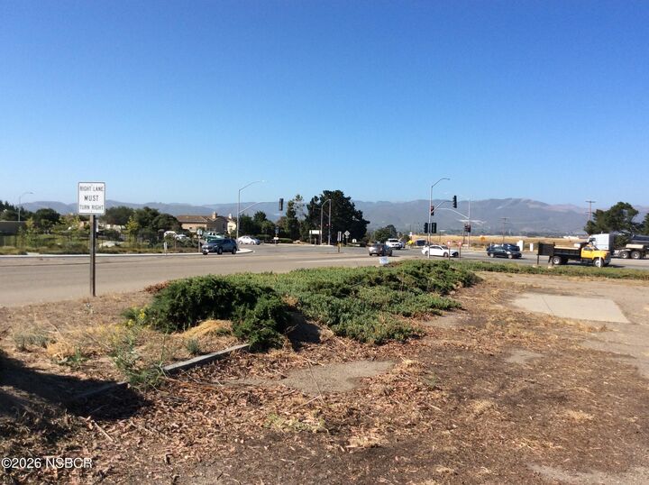 Property Photo:  2611 California 1  CA 93436 