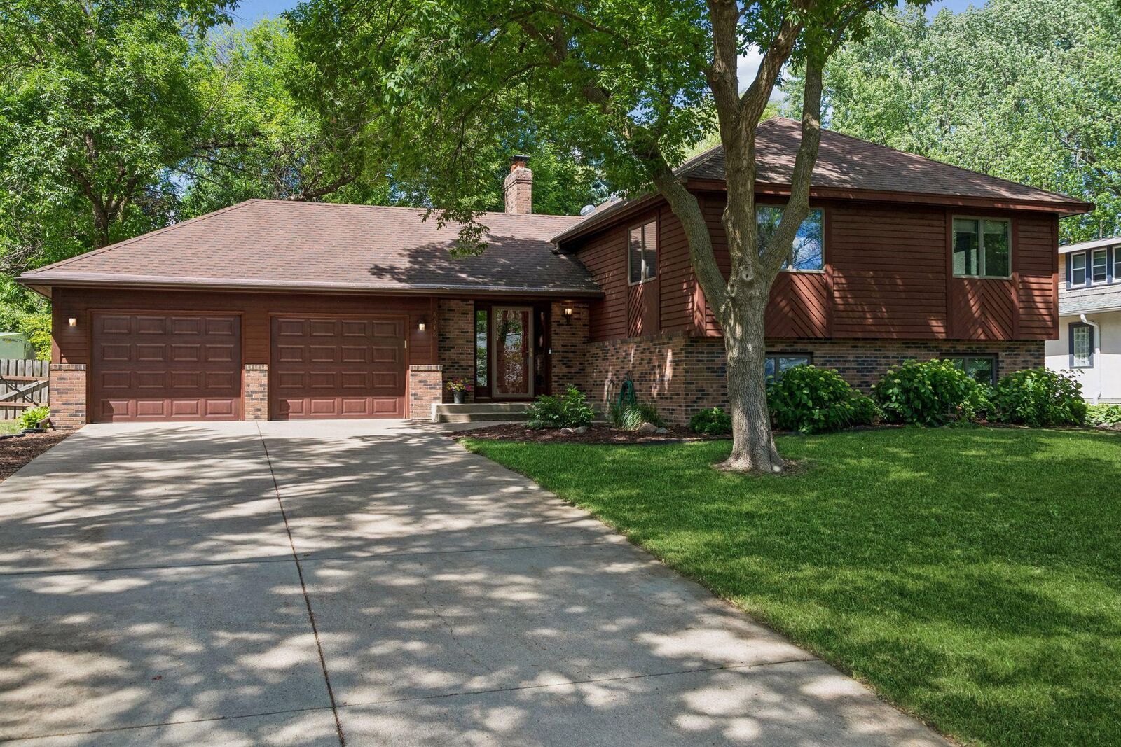 Property Photo: 8648 Park Avenue MN 55375