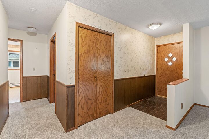 Property Photo:  9 6th Avenue NE  MN 55369 