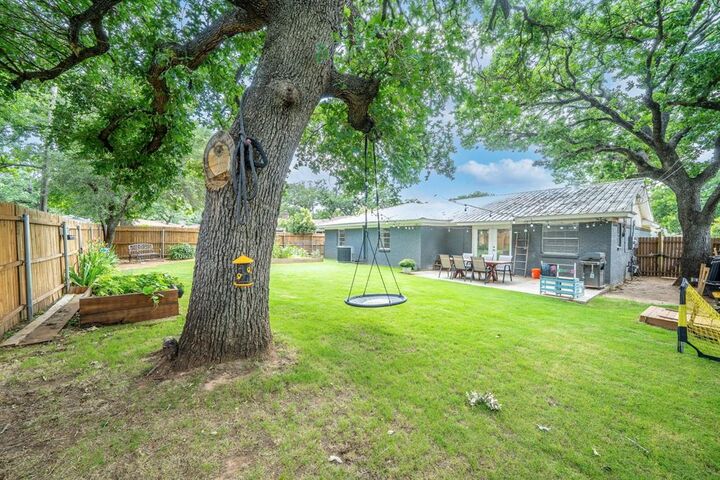Property Photo:  605 28th Avenue  TX 76067 