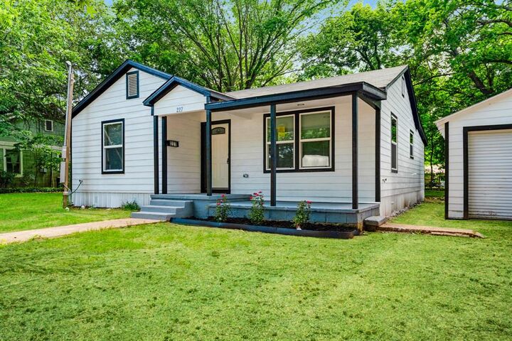 Property Photo:  227 24th Street NW  TX 75460 