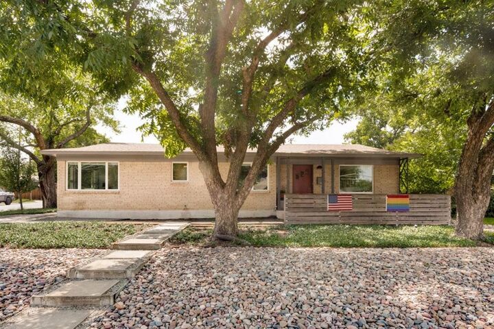 Property Photo: 5016 Cockrell Avenue TX 76133