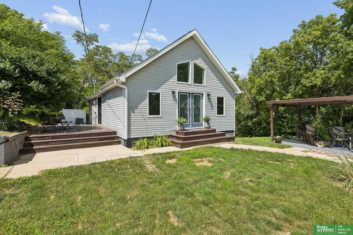 Property Photo:  1503 Thayer Street  NE 68048 