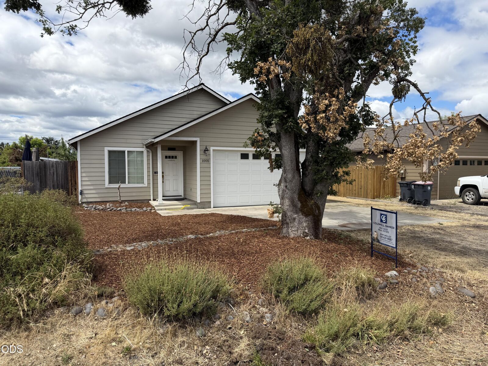 Property Photo:  1005 N 10th Street  OR 97502 