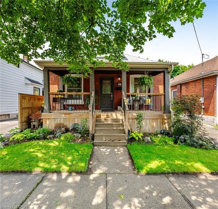 Property Photo:  166 East Avenue  ON N3S 3M6 