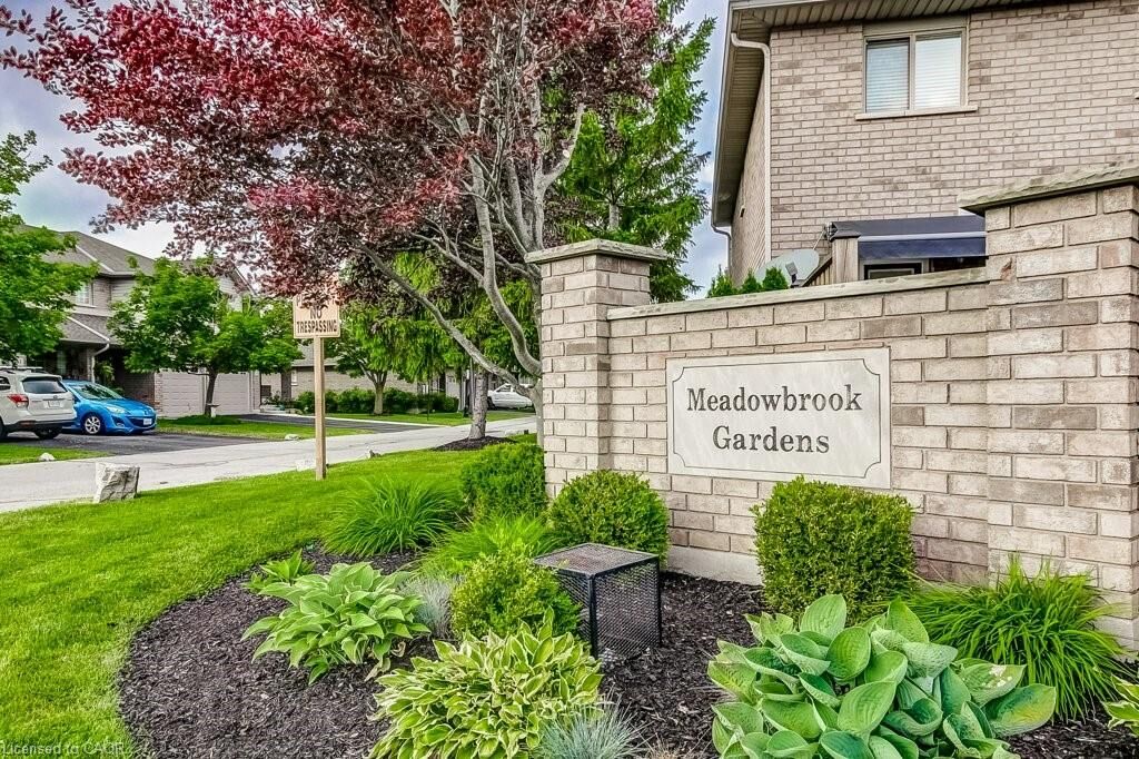Property Photo:  40 Braemar Avenue 5  ON N3W 2N1 
