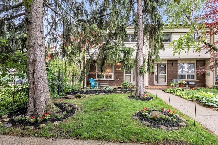 Photo de la propriété:  199 York Road 12  ON L9H 1M9 