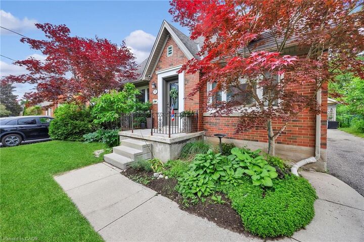 Property Photo: 45 Glendale Road ON N2H 2Z7