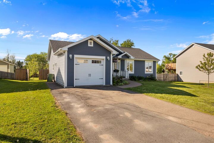 Property Photo:  39 Picton Beete Crescent  PE C1B 0B7 