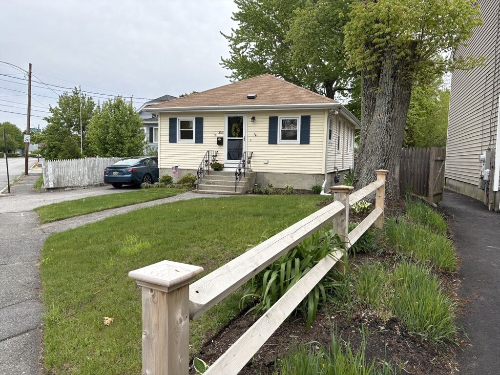 Property Photo: 353 Massasoit RI 02914