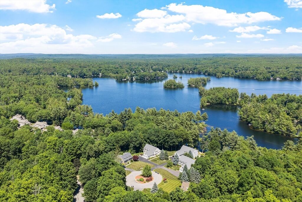 Property Photo:  10 Iris Ct 10  MA 01462 