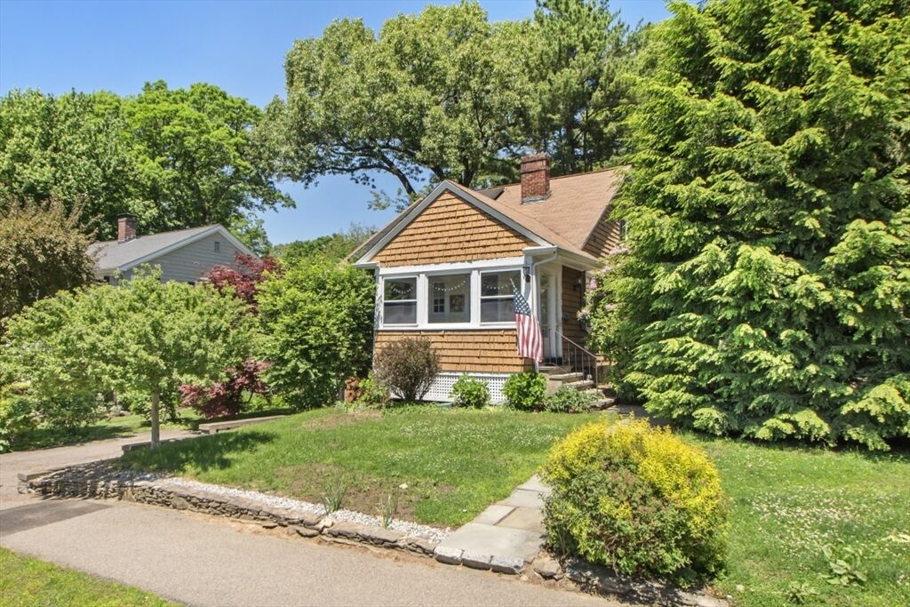 Property Photo:  19 Mount Vernon  MA 02492 