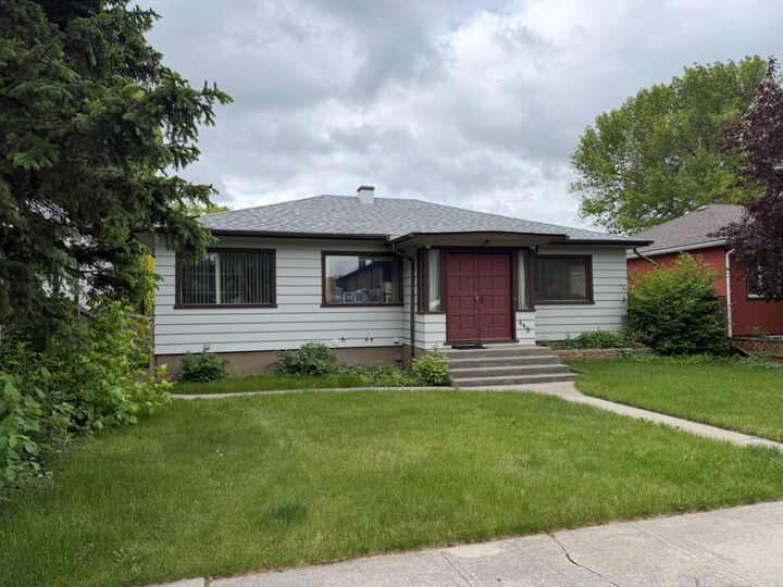 445 19 Avenue NE — photo 1