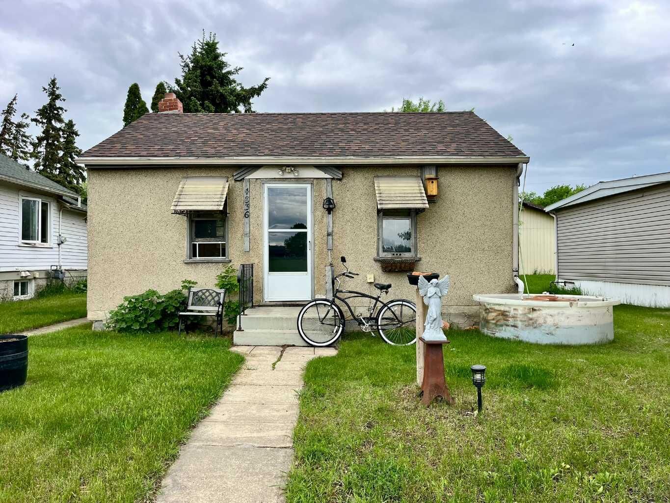 Property Photo:  4836 51 Avenue  AB T0B 4N0 