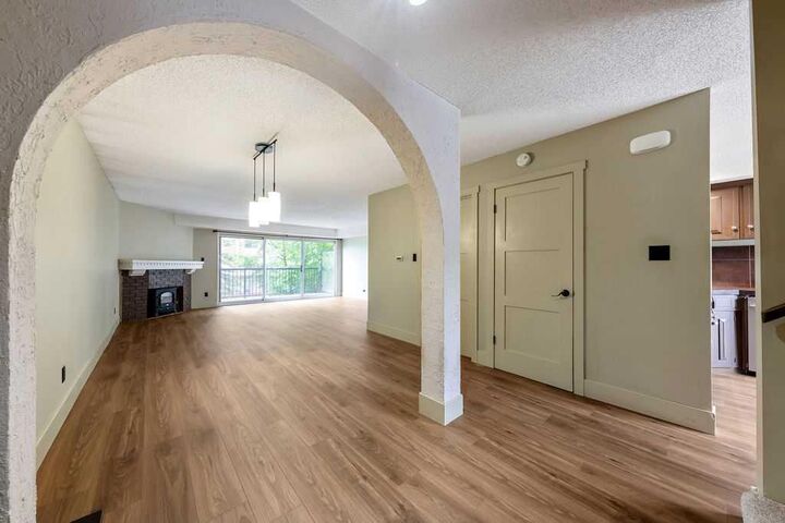 Property Photo:  2204 Paliswood Road SW 12  AB T2V 4Y6 