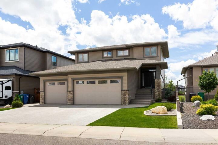 Property Photo:  788 Canyonview Close W  AB T1K 5R9 