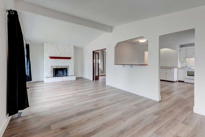 Property Photo: 660 Queen Charlotte Drive SE AB T2J 4T6