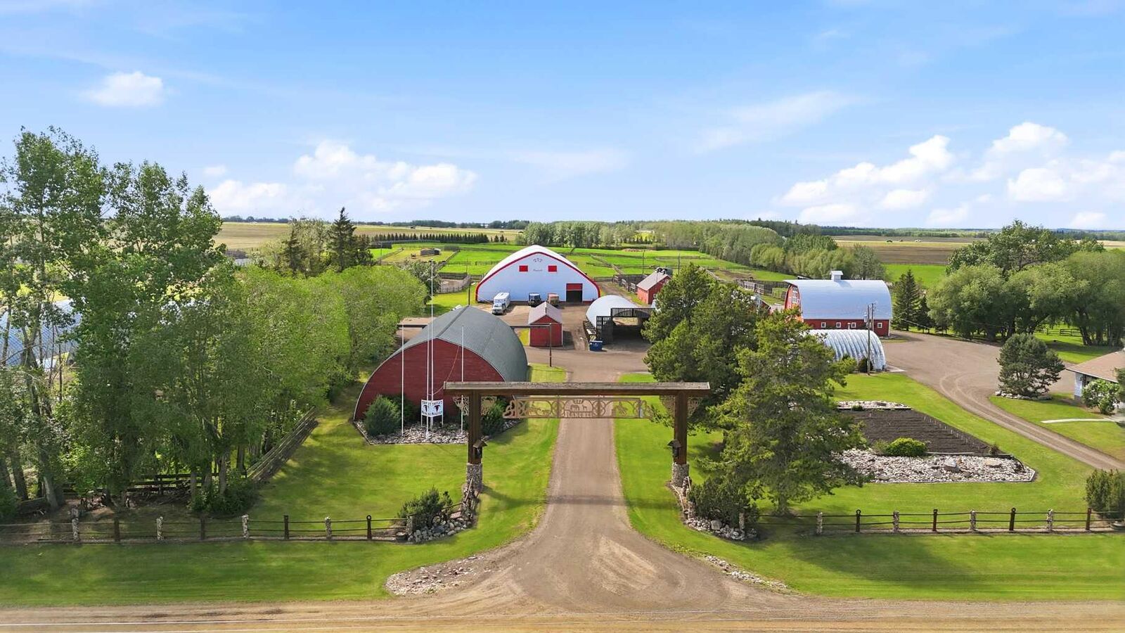 Property Photo: 434080 Range Road 260 AB T4J 1R2