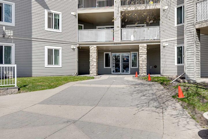 Property Photo: 604 8 Street SW 5403 AB T4B 2W4