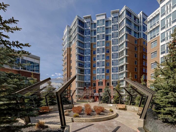 16 Varsity Estates Circle NW 810 — photo 1