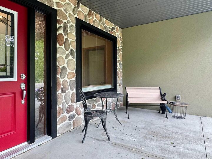 Property Photo: 412 Queen Avenue AB T0L 1M0