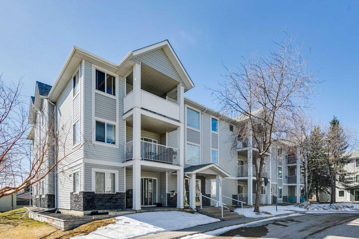 Property Photo:  6102 Valleyview Park SE 102  AB T2B 3R6 