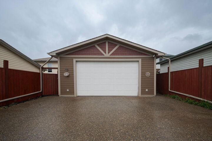 Property Photo:  280 Diefenbaker Drive  AB T9K 2J9 