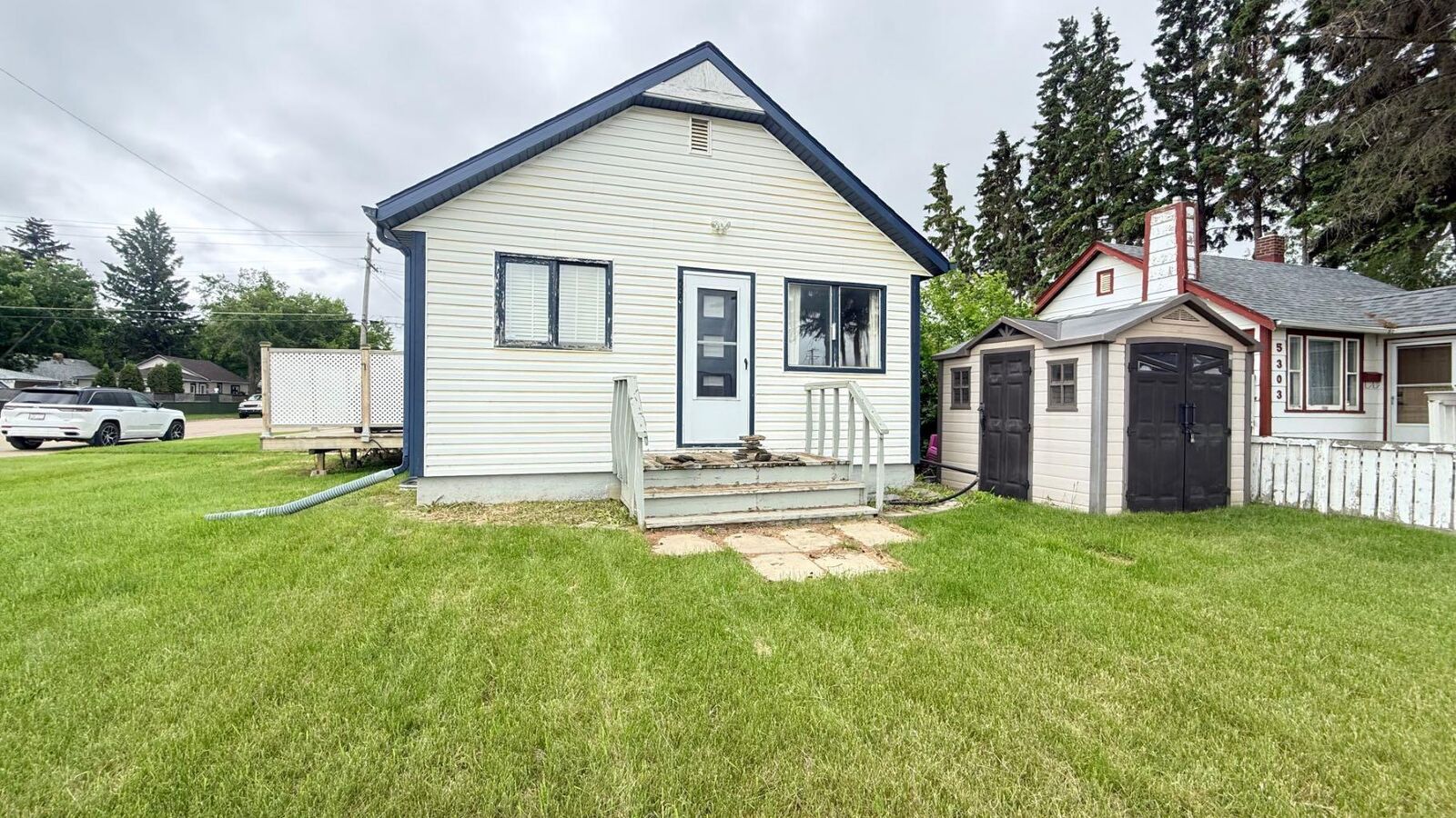 Property Photo:  5301 51 Street  AB T9V 0P5 