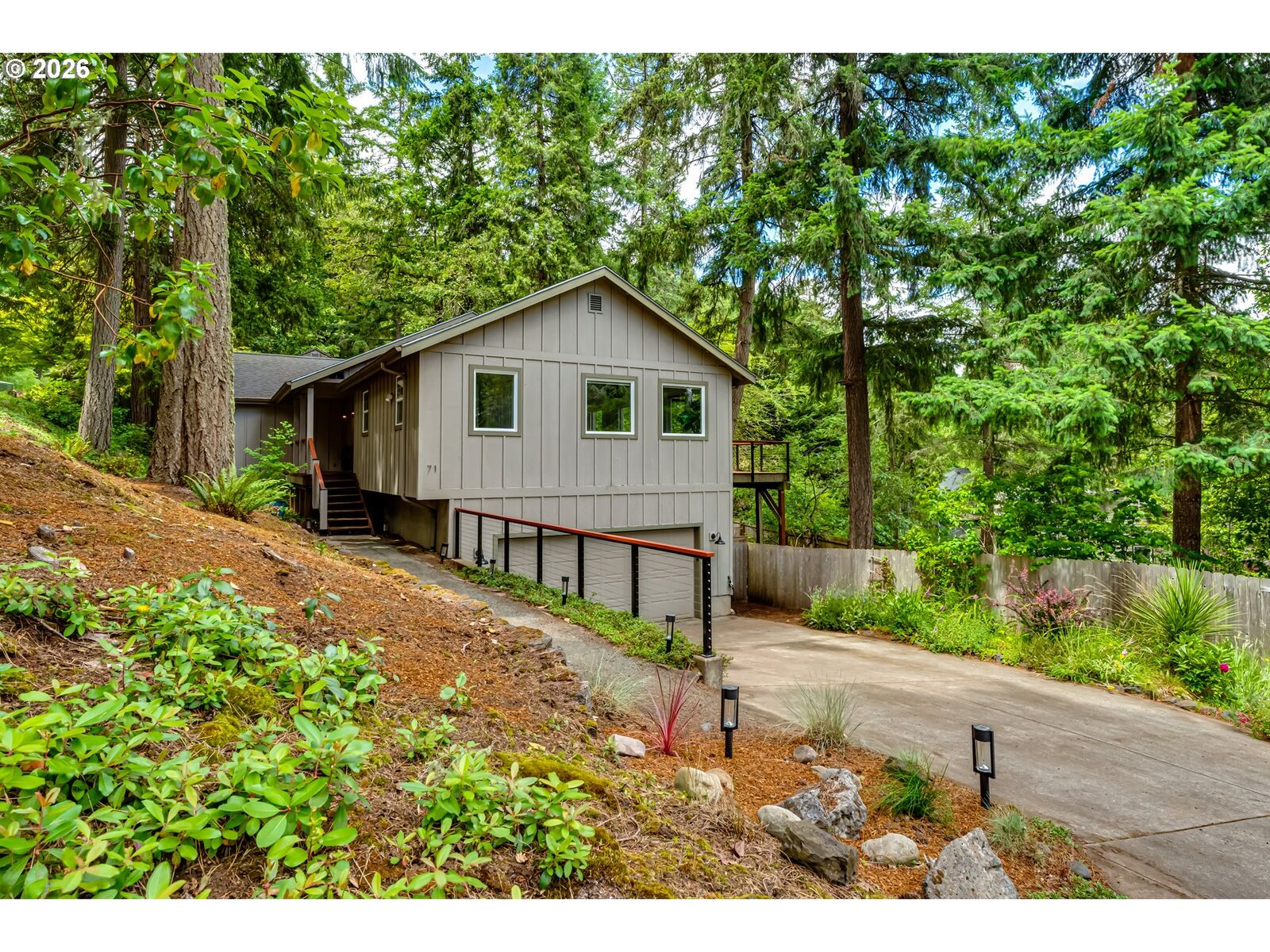 Property Photo: 71 Marlboro Ln OR 97405
