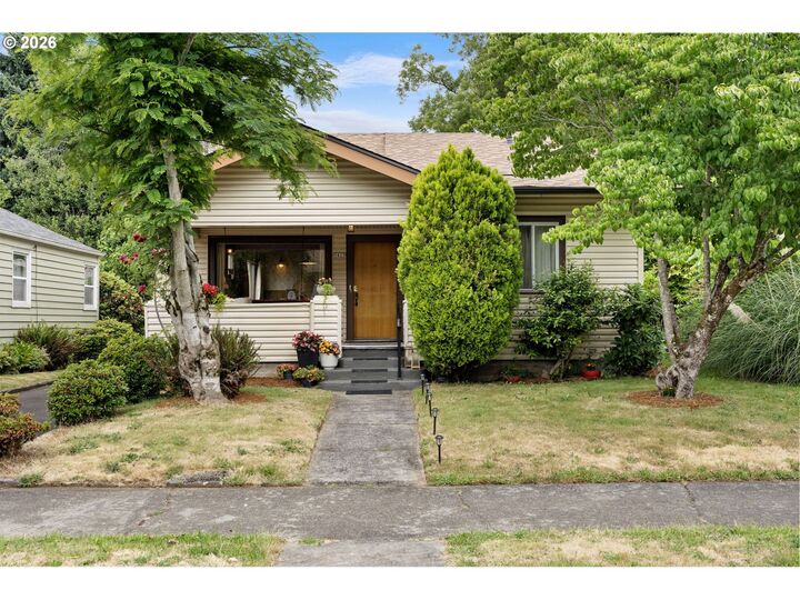 Property Photo: 5825 NE Everett St OR 97213