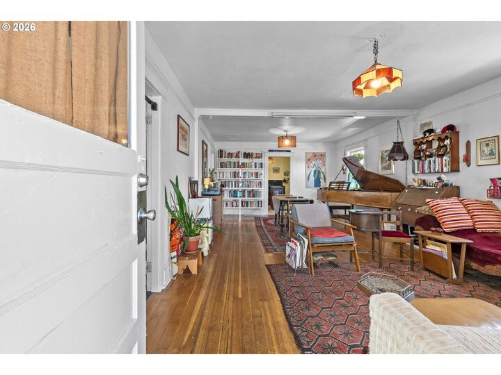 Property Photo:  3815 SE 64th Ave  OR 97206 