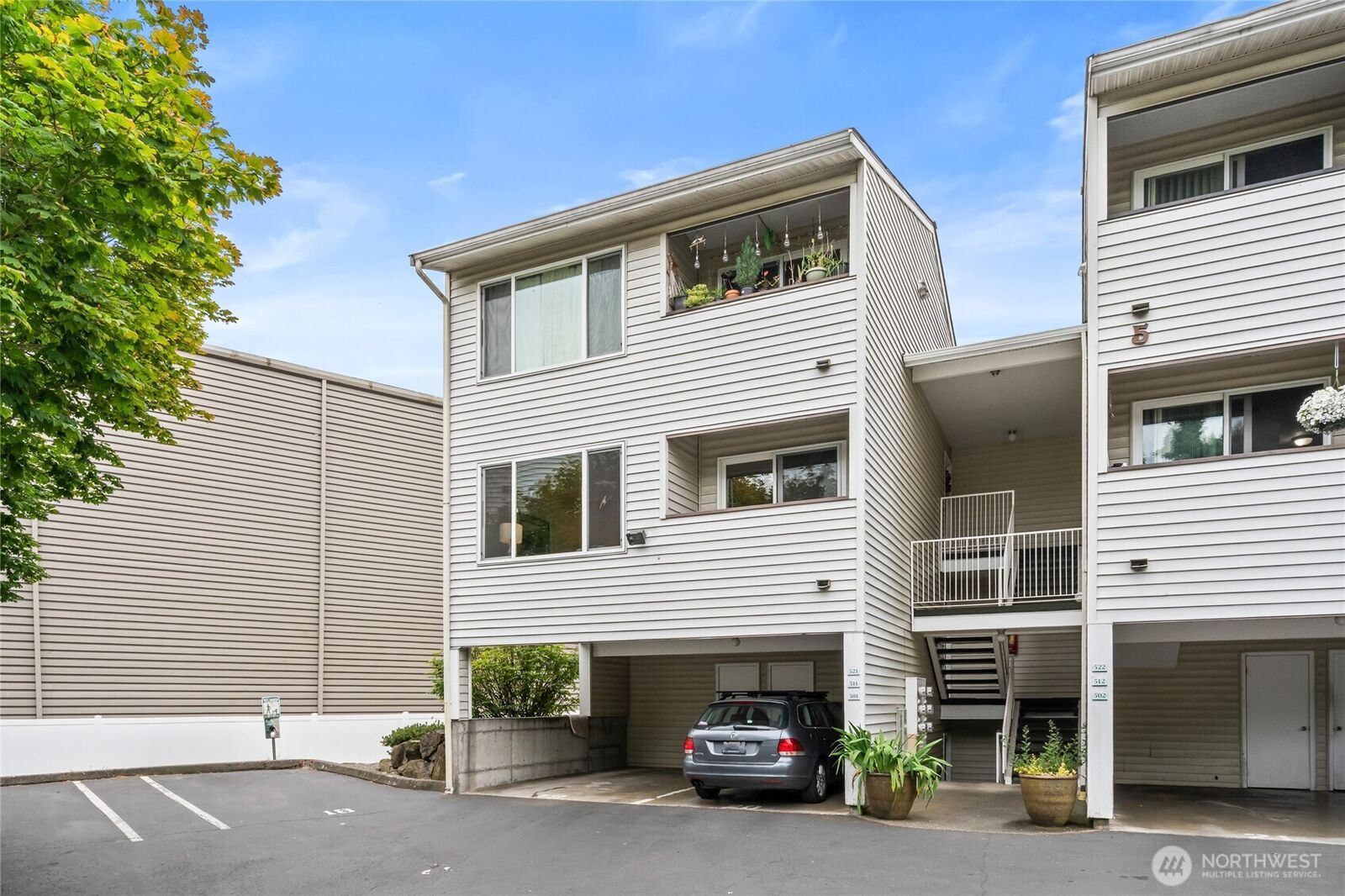 Property Photo: 20301 19th Avenue NE 511 WA 98155