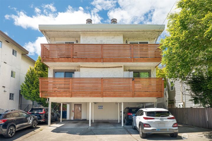 Property Photo: 6513 24th Avenue NW 4 WA 98117