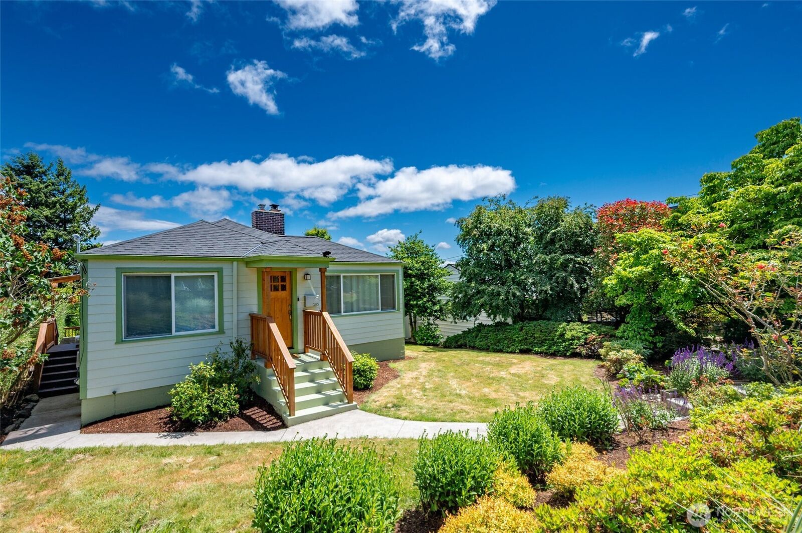 Property Photo: 3216 24th Avenue W WA 98199