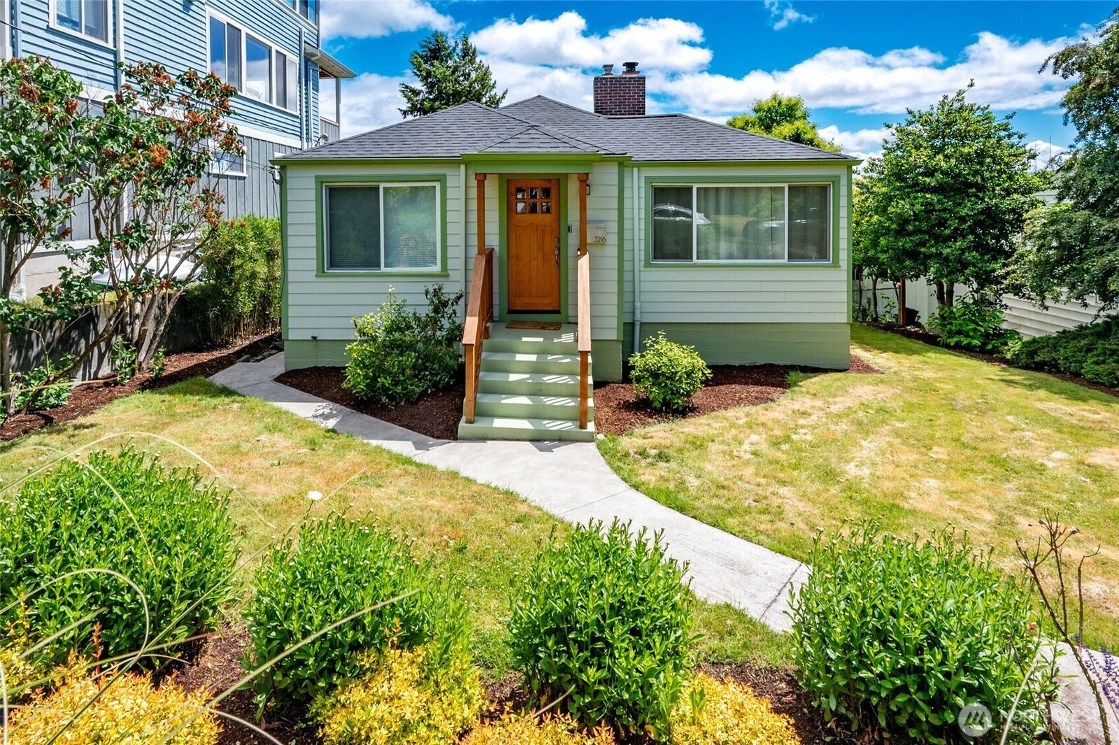 Property Photo:  3216  24th Avenue W  WA 98199 