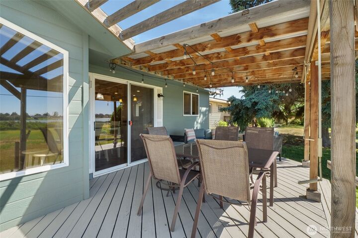 Property Photo: 1202 S Eastlake Drive WA 98837