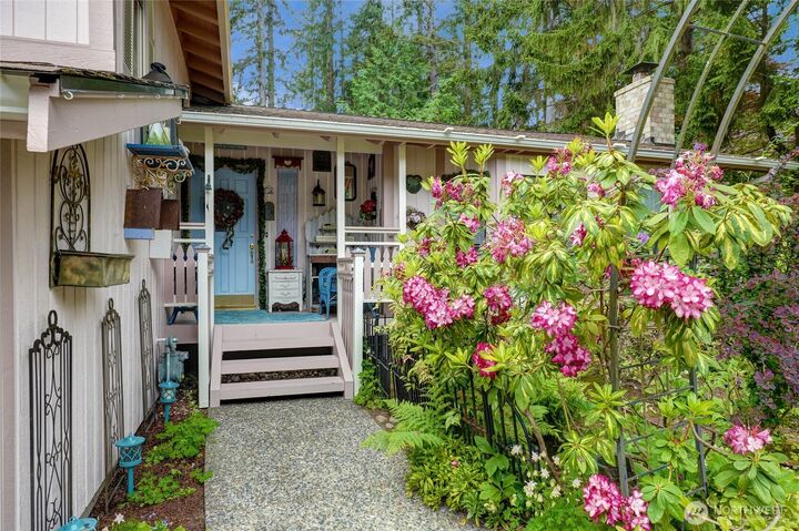 Property Photo:  2427  147th Place SE  WA 98012 
