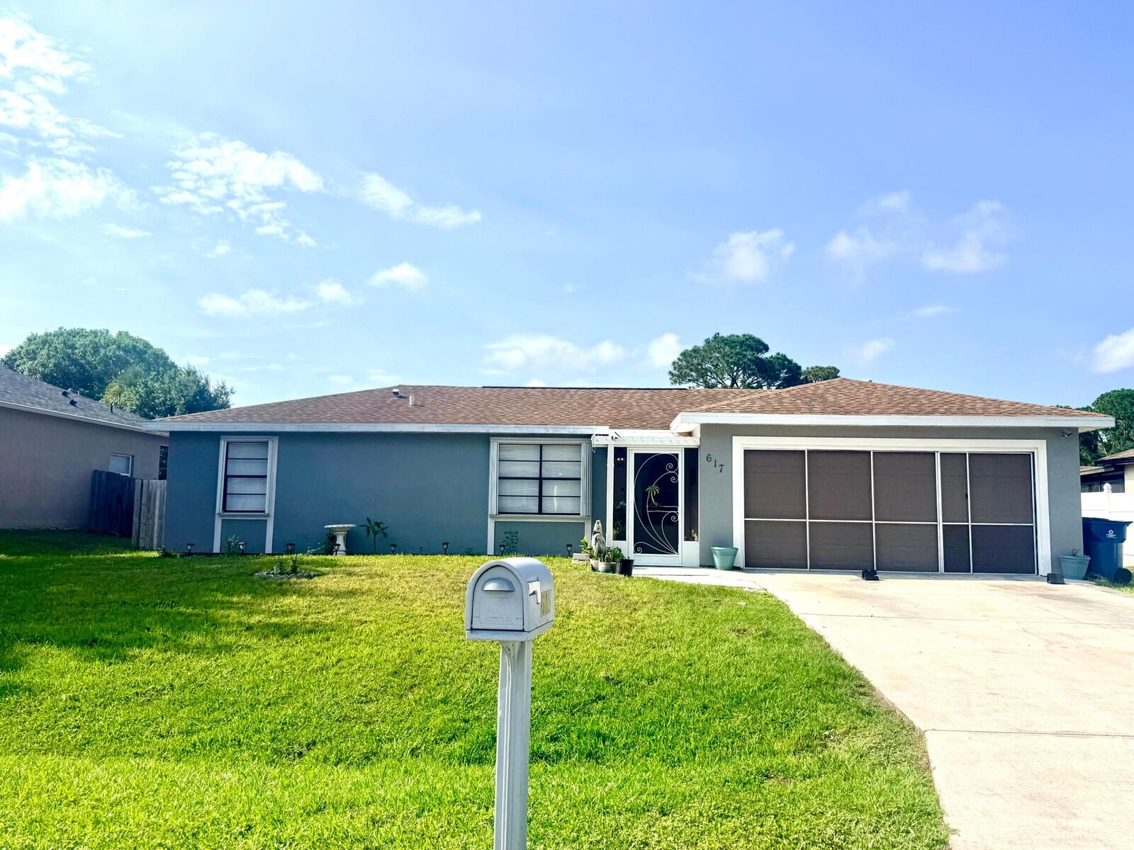 Property Photo: 617 NW Thuringer St Street NW FL 32907